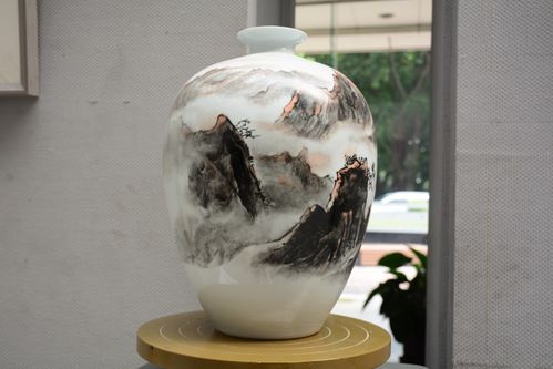 用陶瓷讲述红色故事,广外展出百余件学生陶瓷精品